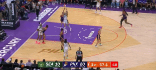 小宝继续加油~李月汝风暴队首秀拿下6分4板4助 上半场5分2板2助